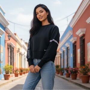 Nike Pro | Dri-FIT Cropped Sweatshirt | Black | Size M